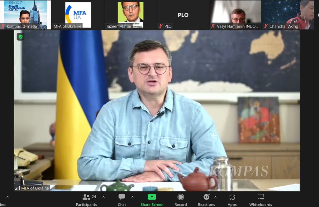  Menteri Luar Negeri Ukraina Dmytro Kuleba memaparkan perkembangan perang di negaranya kepada sejumlah jurnalis Asia, Rabu (17/8/2022). Mendekati akhir bulan keenam sejak pertama kali meletus, belum ada tanda perang akan mereda. 
