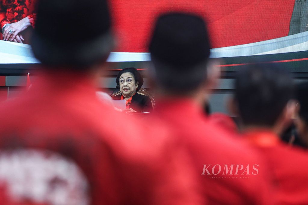 Ketua Umum DPP PDI Perjuangan Megawati Soekarnoputri memimpin acara penutupan Rapat Kerja Nasional (Rakernas) II PDI Perjuangan di Sekolah Partai PDI Perjuangan, Lenteng Agung, Jakarta, Kamis (23/6/2022).
