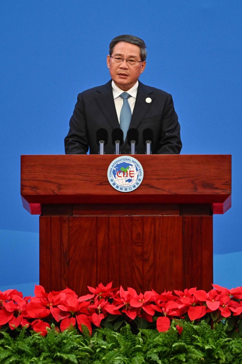 Perdana Menteri China Li Qiang berpidato dalam pembukaan China International Import Expo (CIIE) keenam di Shanghai, Minggu (5/11/2023).