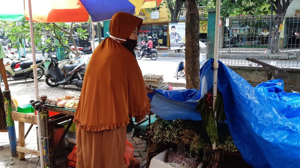 https://cdn-assetd.kompas.id/A95p_hj6ch5egcW01O6T-W5KDw4=/1024x576/https%3A%2F%2Fkompas.id%2Fwp-content%2Fuploads%2F2020%2F04%2F20200428nik-pedagang-menutup-lapak2_1588152822.jpg