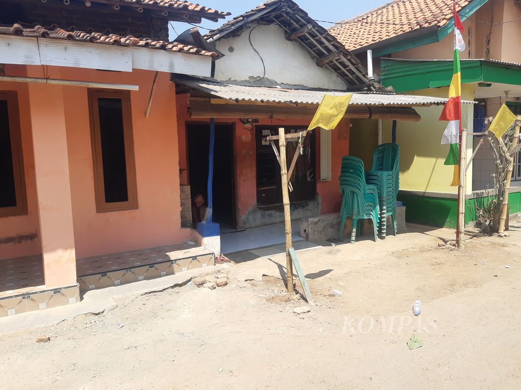 Rumah tersangka yang membunuh bapak kandungnya di Desa Kasugengan Kidul, Kecamatan Depok, Kabupaten Cirebon, Jawa Barat, Sabtu (24/8/2024). 