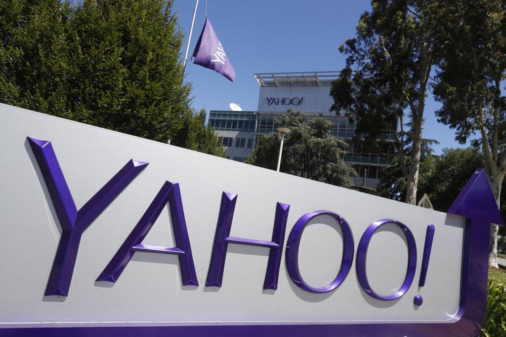 Perusahaan digital dari Amerika Serikat, Yahoo!, memutuskan angkat kaki dari China pada 2021 setelah Pemerintah China mewajibkan semua perusahaan internasional menyetor mahadata mereka kepada pemerintah. Hal ini dianggap menyalahgunakan data pribadi warganet.    