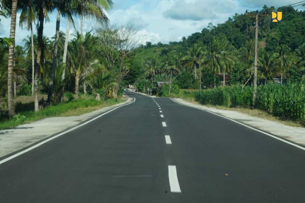 Salah satu ruas jalan yang diperbaiki melalui program Inpres Jalan Daerah (IJD) di Sulawesi Utara. Presiden Joko Widodo meresmikan sembilan ruas jalan daerah di Sulawesi Utara yang diperbaiki dengan APBN, Jumat (23/2/2024).
