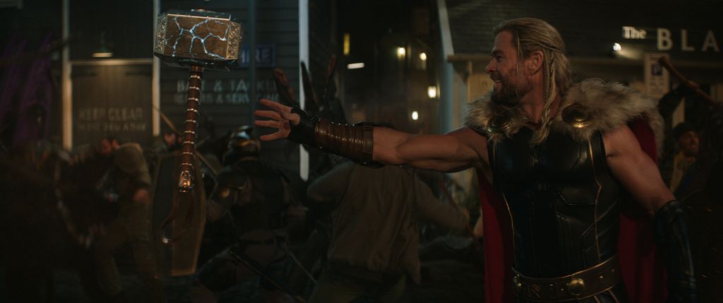 Salah satu adegan dalam film Thor: Love and Thunder (2022) 