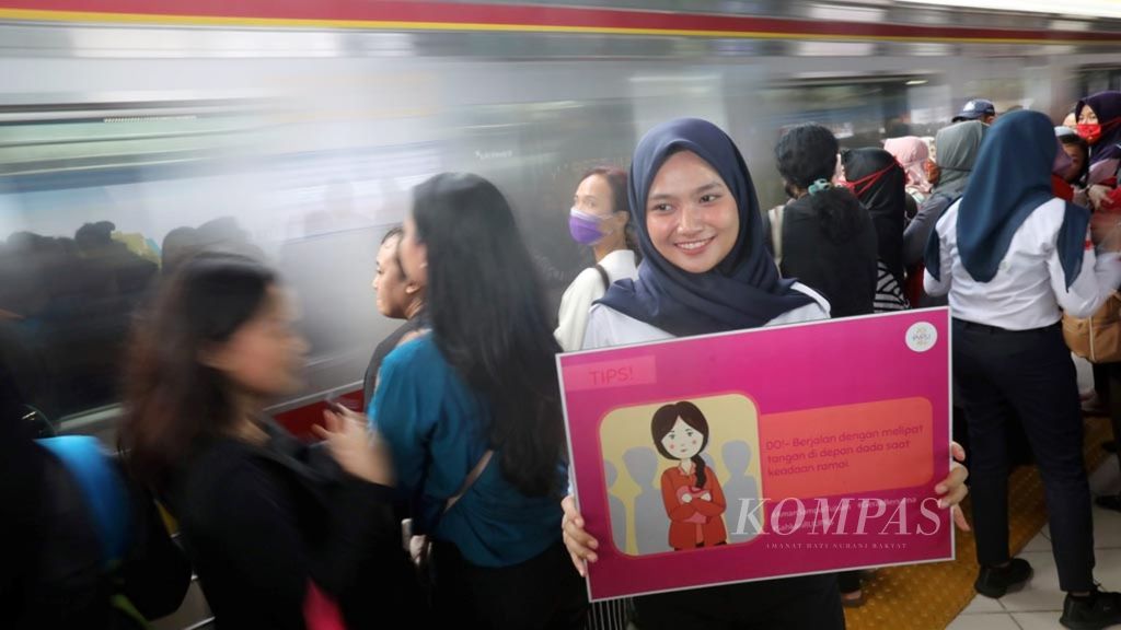 PT Kereta Commuter Indonesia (KCI) menggelar kampanye pencegahan pelecehan seksual yang kerap terjadi di kereta <i>commuter line</i>. Kampanye ini sebagai bentuk memperingati Hari Perempuan Internasional yang jatuh pada  8 Maret, diselenggarakan di Stasiun Sudirman, Jakarta Pusat, Selasa (12/3/2019). Kampanye yang menggandeng Komnas Perempuan dan komunitas perempuan ini diharapkan mampu meningkatkan kesadaran para pengguna KRL untuk peduli terhadap pelecehan seksual yang kerap terjadi.