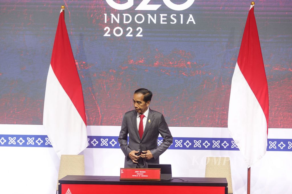Presiden Joko Widodo bersiap memberikan keterangan pers di Media Center Konferensi Tingkat Tinggi G20 (KTT G20) di Nusa Dua, Badung, Bali, Rabu (16/11/2022). 