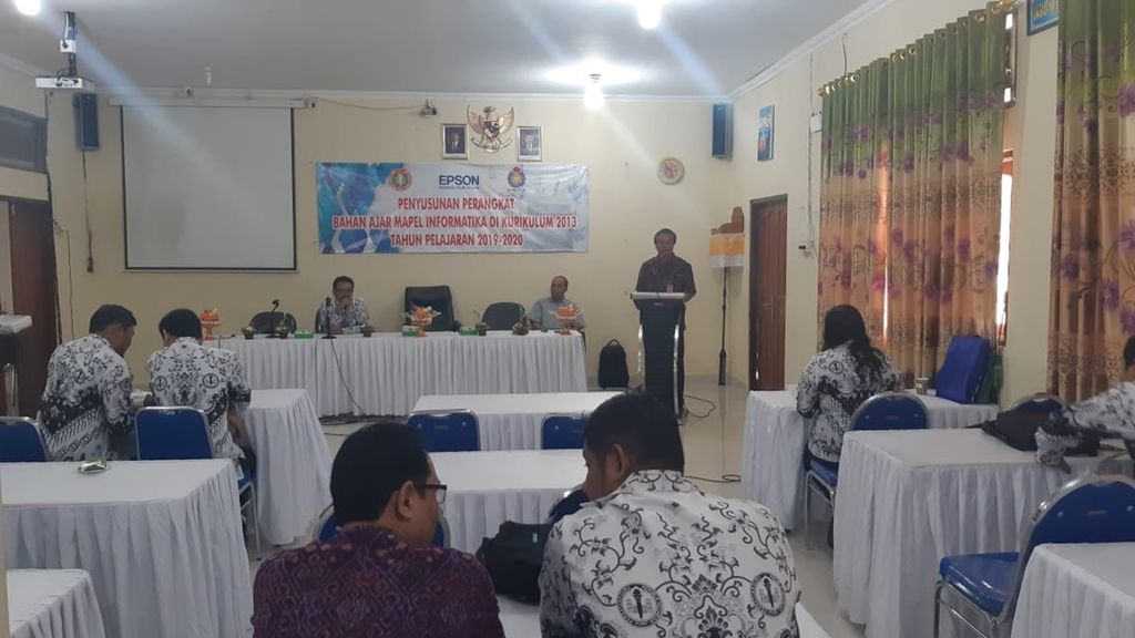 PGRI Denpasar menggelar <i>workshop </i>Penyusunan Perangkat Bahan Ajar Mata Pelajaran di Kurikulum 2013 tahun pelajaran 2019-2020 di SMP PGRI 2 Denpasar, Jumat (20/9/2019).