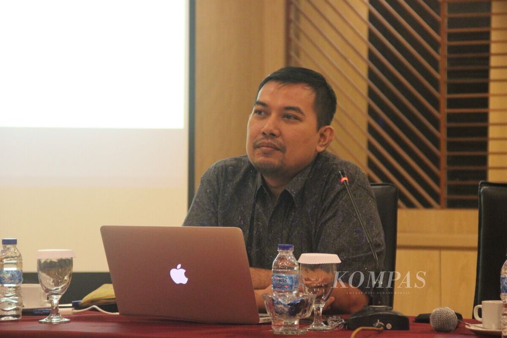 Aditya Perdana saat diskusi tentang “Mengelola Politik Identitas dalam Kampanye Pemilu 2019” di Pontianak, Selasa (12/2/2019).