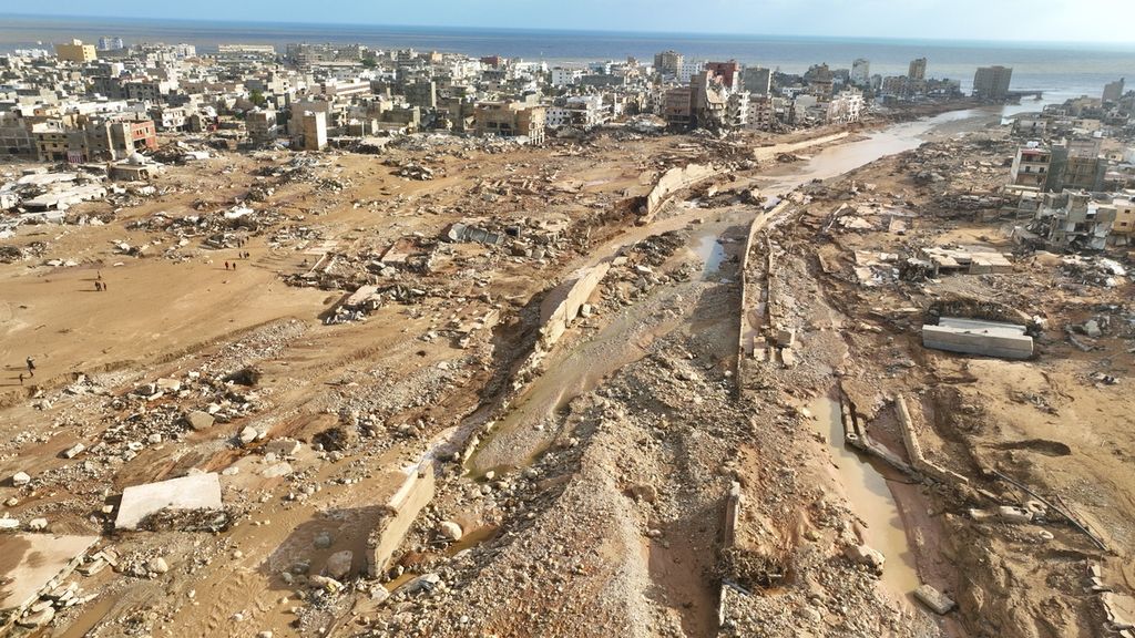 Pemandangan umum kota Derna terlihat pada Selasa, 12 September 2023. Badai Daniel menyebabkan banjir dahsyat di Libya yang merusak bendungan dan menyapu seluruh lingkungan di beberapa kota pesisir, kerusakan terbesar tampak di kota Derna. 