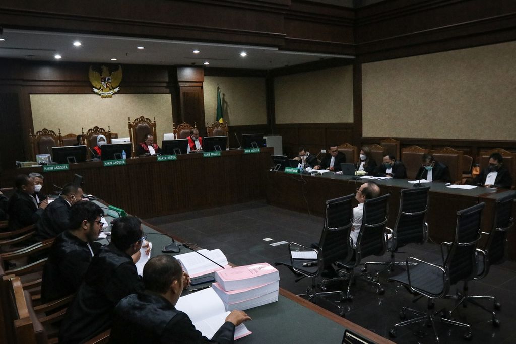 Suasana sidang pembacaan tuntutan terdakwa Surya Darmadi di Pengadilan Tindak Pidana Korupsi, Jakarta, Senin (6/2/2023). Terdakwa Surya Darmadi dituntut pidana penjara seumur hidup dalam kasus dugaan korupsi perizinan lahan kelapa sawit PT Duta Palma Group. Sebelumnya, Surya Darmadi didakwa melakukan korupsi dan pencucian uang yang mengakibatkan kerugian negara hingga Rp 86,5 triliun. 