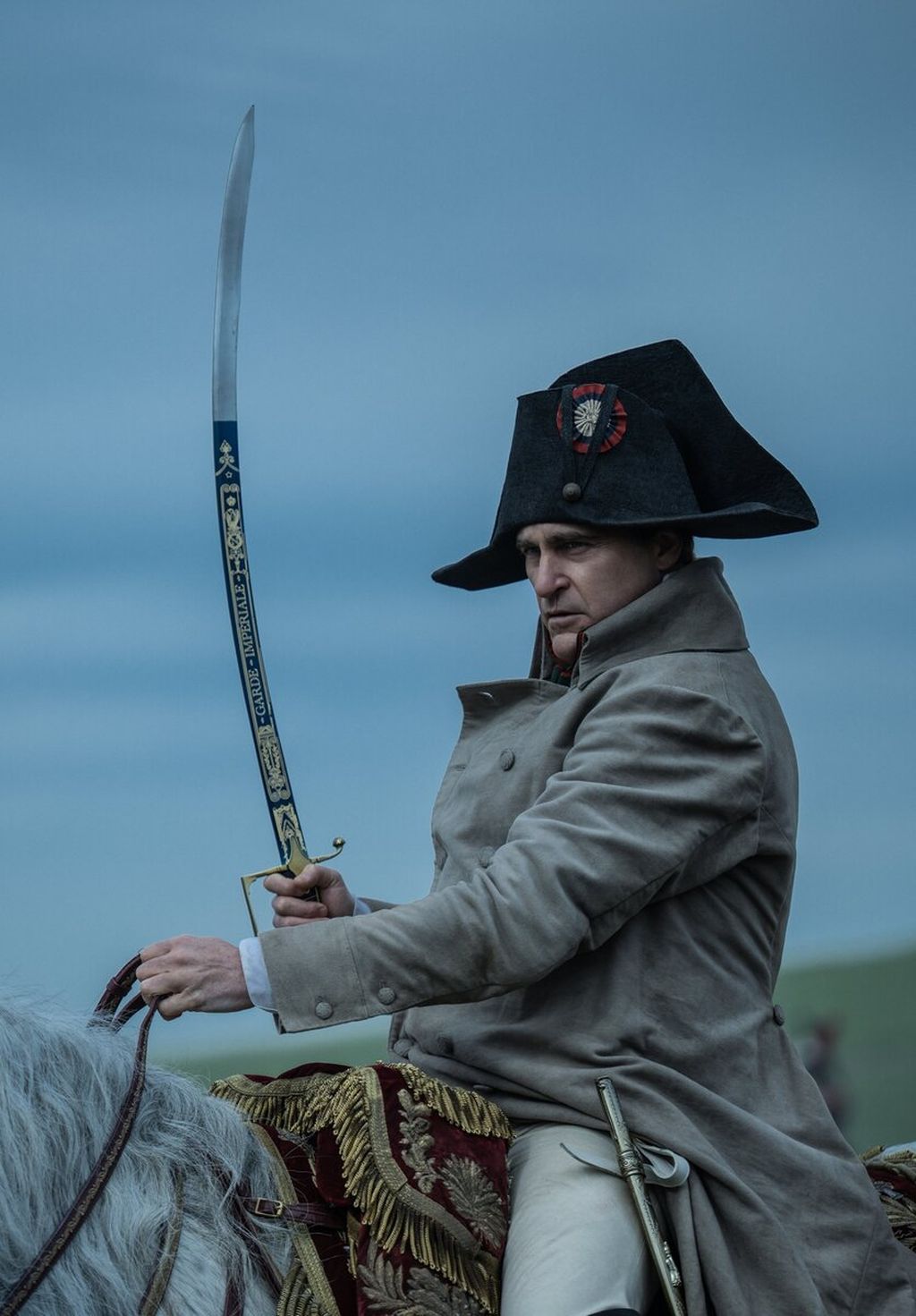 Joaquin Phoenix sebagai Napoleon Bonaparte dalam film <i>Napoleon </i>produksi Apple Original Films dan Columbia Pictures.
