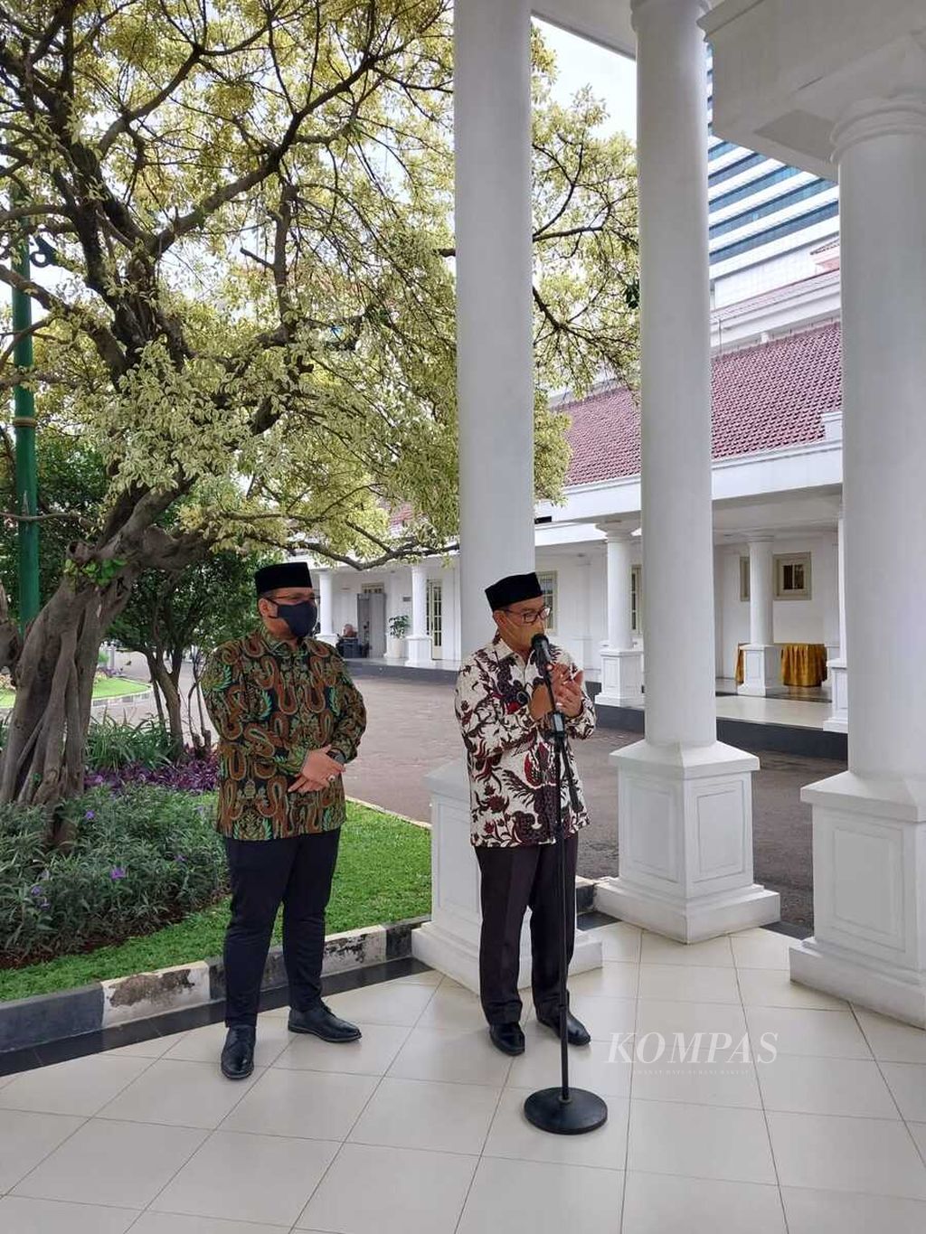 Kepala Badan Kependudukan dan Keluarga Berencana Nasional Hasto Wardoyo saat menyampaikan keterangan pers seusai Halaqoh Nasional Pelibatan Penyuluh Agama, Da’i, dan Da’iyah untuk mendukung Percepatan Penurunan Stunting (Tengkes) di Istana Wapres, Jakarta, Kamis (6/10/2022).