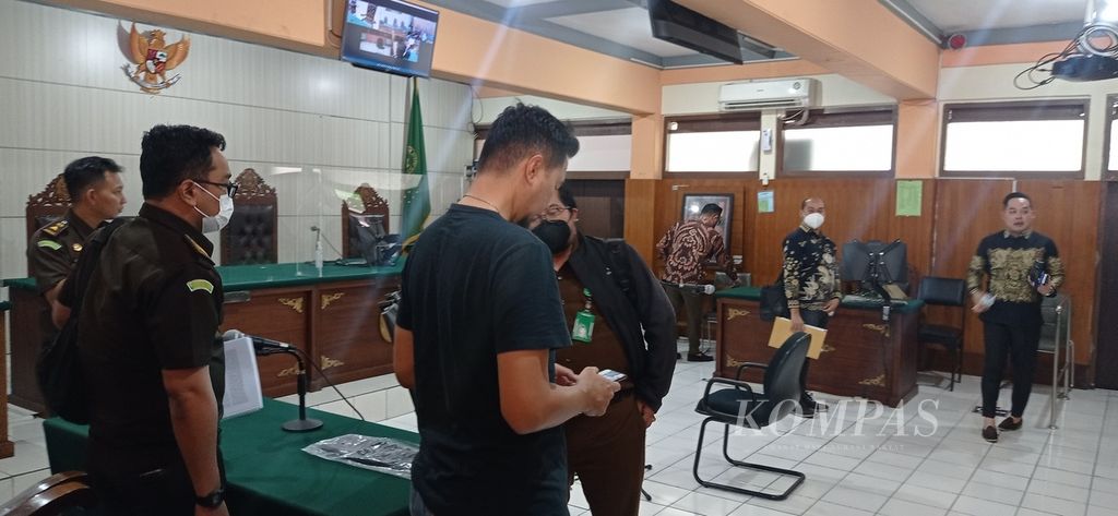 Suasana seusai sidang duplik kasus SPI Kota Batu, Rabu (24/8/2022).