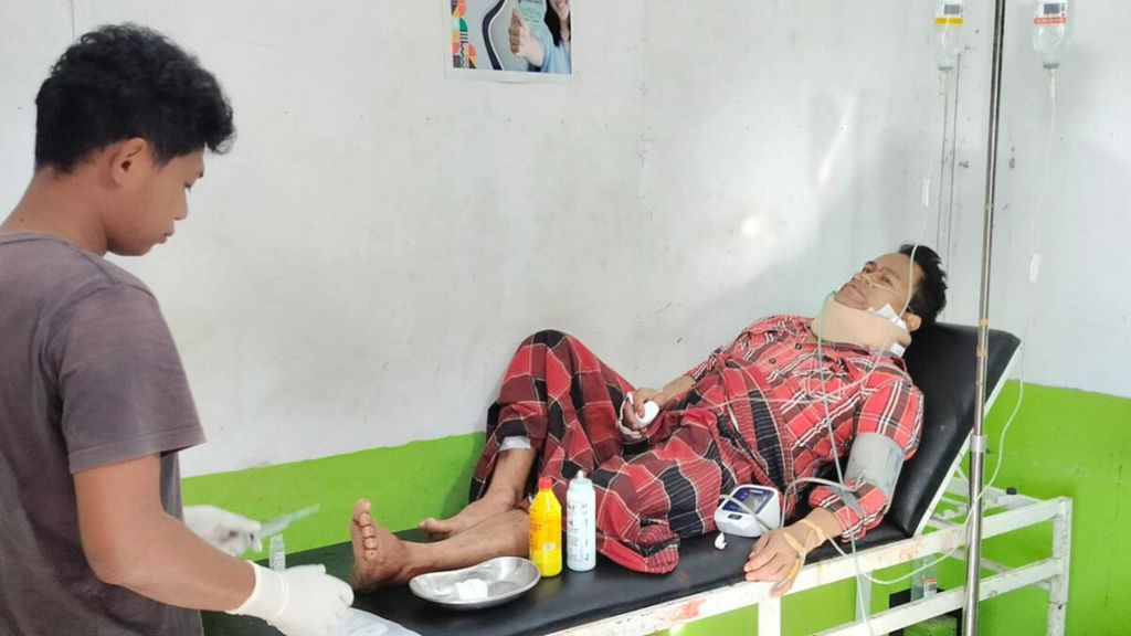 Pedagang bernama Oktari Andi yang mengalami luka berat karena diserang orang tak dikenal di Distrik Sugapa, Kabupaten Intan Jaya, Papua Tengah, Sabtu (15/7/2023).