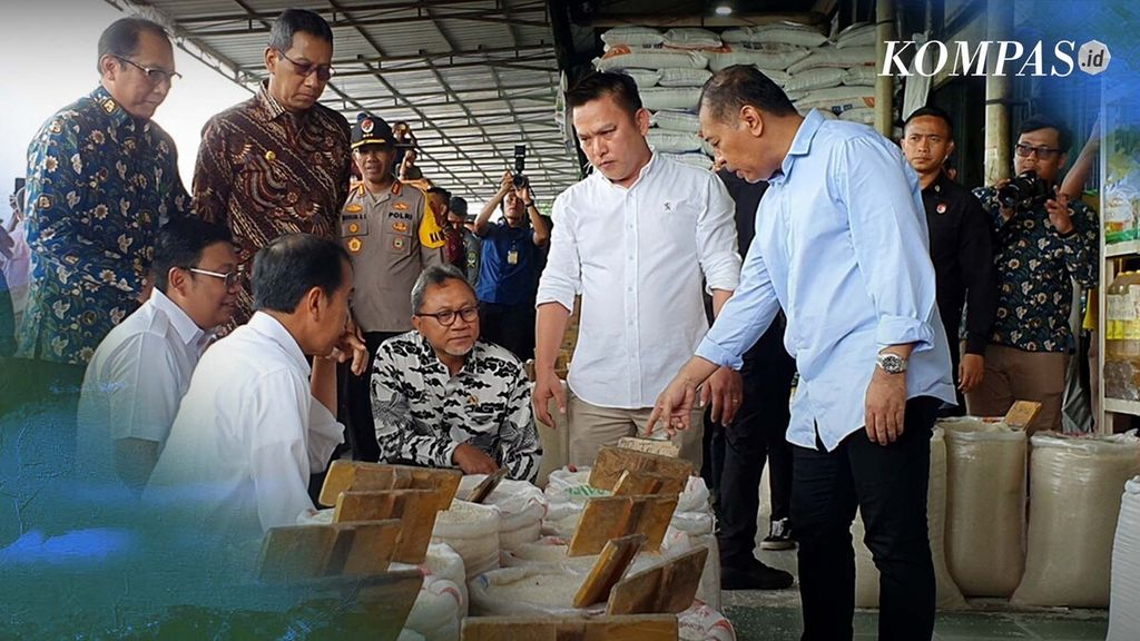 Presiden Joko Widodo meninjau langsung ketersediaan beras di Pasar Induk Beras Cipinang, Jakarta, Kamis (15/2/2024). 