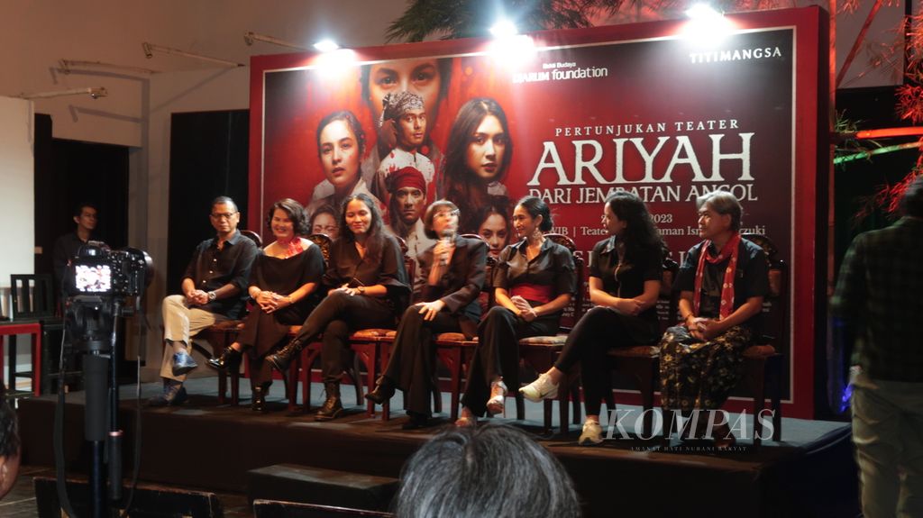 Suasana konferensi pers pementasan teater bertajuk <i>Ariyah dari Jembatan Ancol</i> yang diselenggarakan Titimangsa bersama Bakti Budaya Djarum Foundation di Jakarta, Kamis (13/7/2023). Pementasan ini terinspirasi dari legenda urban Si Manis Jembatan Ancol.
