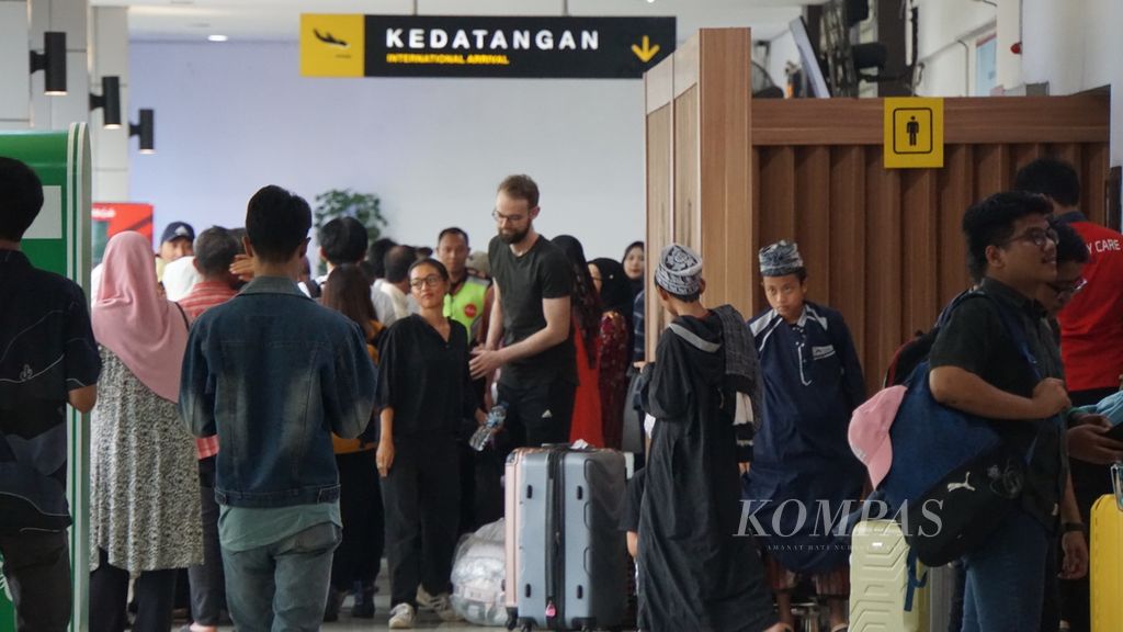 Wisatawan internasional yang baru saja mendarat di Bandara Internasional Adisutjipto, Yogyakarta, Kamis (23/1/2020).