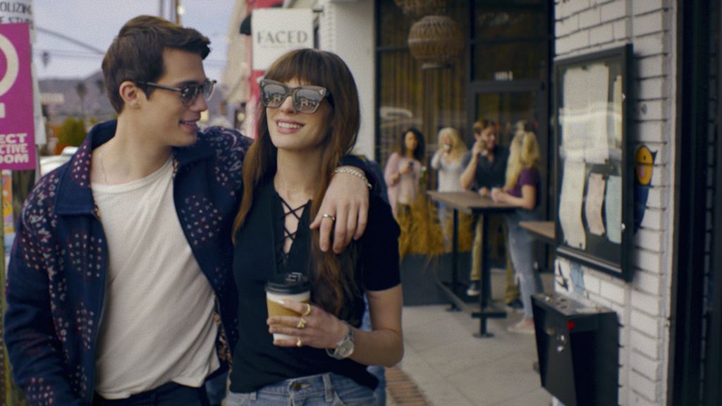 Hayes Campbell (Nicholas Galitzine) and Sol&egrave;ne (Anne Hathaway) in the film <i>The Idea of ​​You</i>.