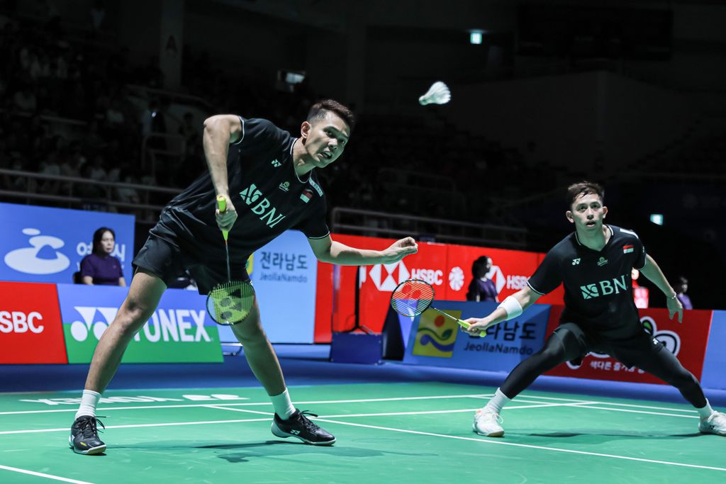 Fajar Alfian/Muhammad Rian Ardianto mengalahkan Goh Sze Fei/Nur Izuddin (Malaysia) 21-9, 23-21 pada perempat final Korea Terbuka di Yeosu, Korea Selatan, Jumat (21/7/2023).