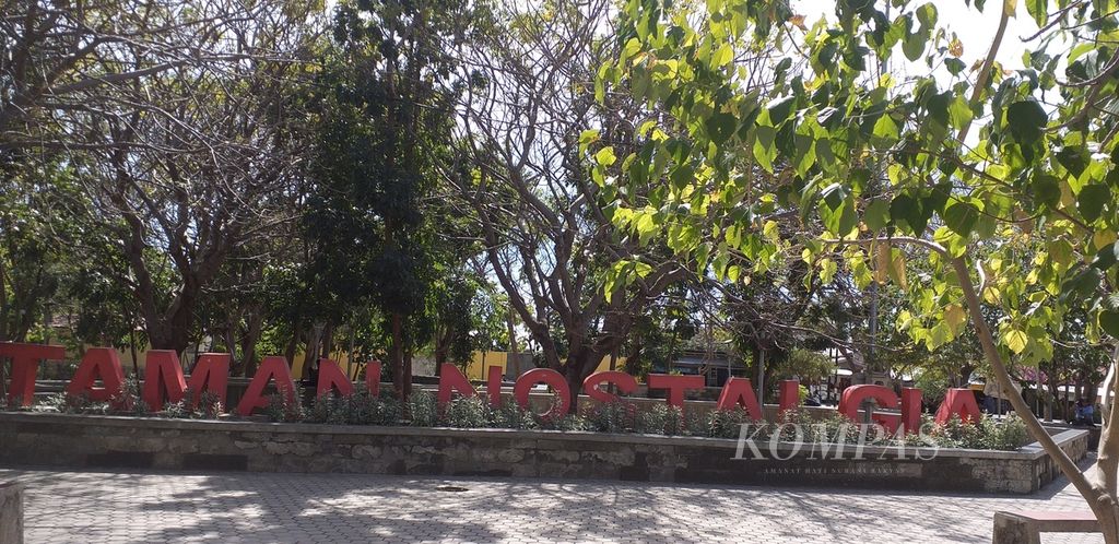 Taman Nostagila Kupang, Minggu (28/8/2022). Taman ini cukup ramai dikunjungi warga terutama setiap Sabtu, Minggu, dan hari libur khusus pada sore hari.