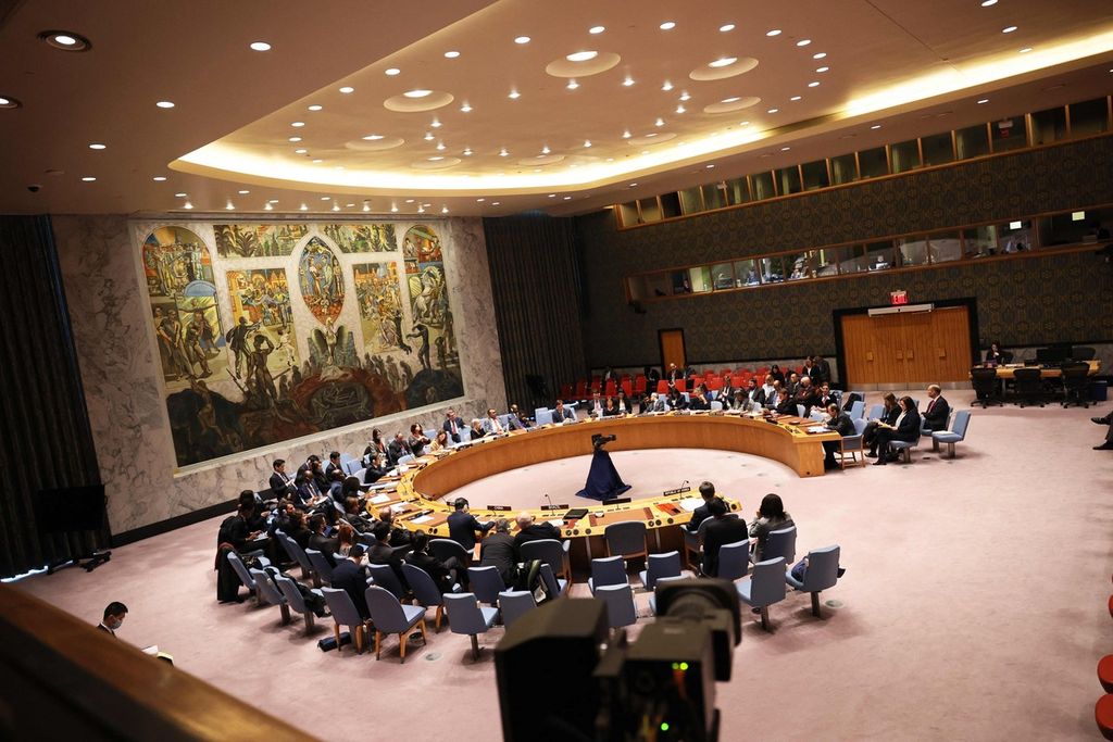 Rapat Dewan Keamanan Perserikatan Bangsa-bangsa pada Februari 2023 di markas besar PBB di New York, Amerika Serikat. DK PBB salah satu lembaga internasional yang dipandang tidak sesuai dengan tatanan global masa kini.