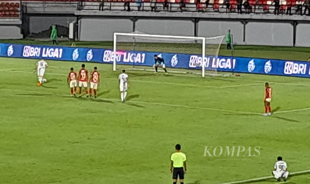 Bali United FC ditaklukkan Borneo FC Samarinda dalam pertandingan pekan ke-19 BRI Liga 1 2023/2024 yang digelar di Stadion Kapten I Wayan Dipta, Gianyar, Minggu (12/11/2023), 