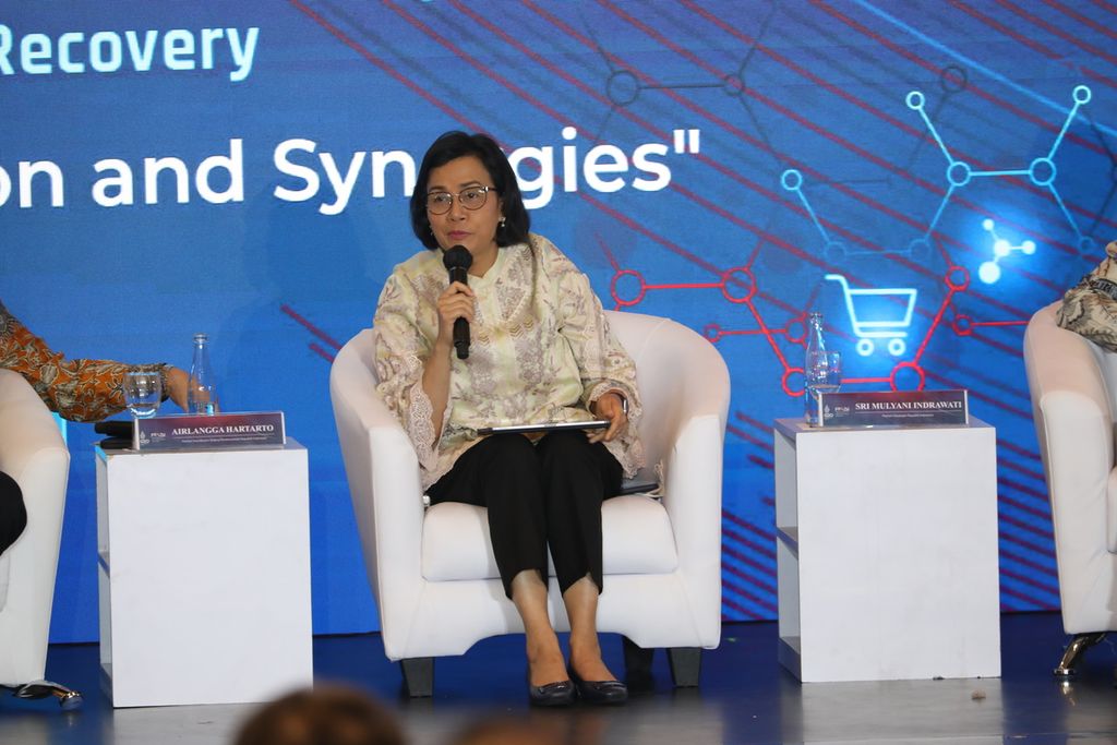 Menteri Keuangan Sri Mulyani Indrawati saat menjadi pembicara dalam acara pembukaan Festival Ekonomi dan Keuangan Digital Indonesia 2022 yang merupakan bagian dari <i>side event</i> rangkaian G20 Finance Track: Finance and Central Bank Deputies dan 3rd Finance Minister and Central Bank Governors Meeting di Nusa Dua, Bali, Senin (11/7/2022).