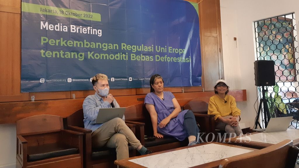Diskusi media terkait perkembangan regulasi Uni Eropa tentang komoditas bebas deforestasi yang diselenggarakan Kaoem Telapak di Jakarta, Selasa (18/10/2022).