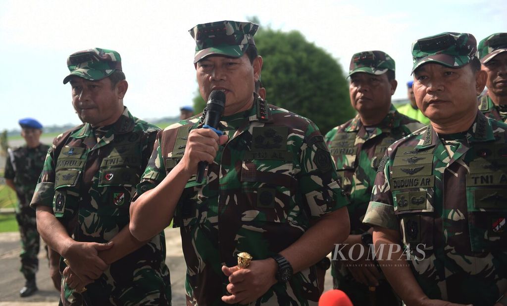 TNI Commander Admiral Yudo Margono, who had just arrived from Papua, gave a press statement at the Juanda Air Force Base Ops, Sidoarjo, East Java, Tuesday (18/4/2023).