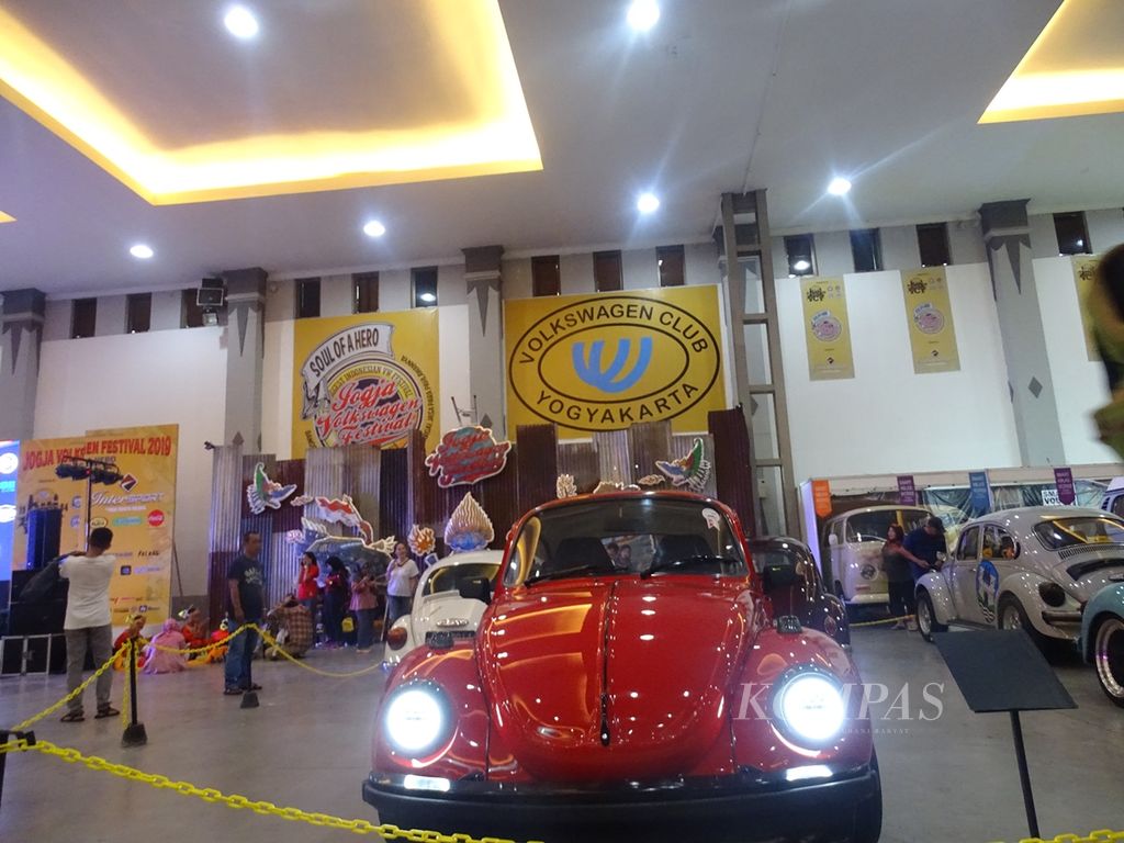 Sebuah mobil antik jenis Beetle 1300 buatan tahun 1950-an dipamerkan dalam JVWF ini.