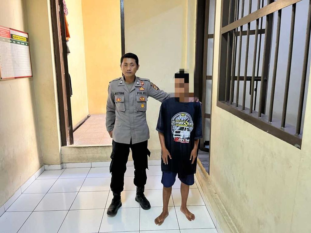 Pelaku aksi pembunuhan dan mutilasi seorang pria di Kampung Bantar Limus, Kabupaten Garut, Jawa Barat, pada Minggu (30/6/2024) terindikasi mengalami gangguan jiwa. Pelaku bernama Erus dan berusia 23 tahun. 