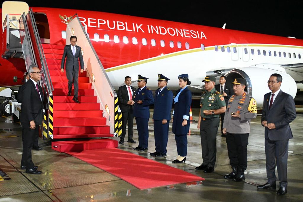 Presiden Joko Widodo tiba di Tanah Air setelah tiga hari melawat di Australia, Rabu (6/3/2024) pukul 19.00, di Pangkalan TNI AU Halim Perdanakusuma, Jakarta Timur.