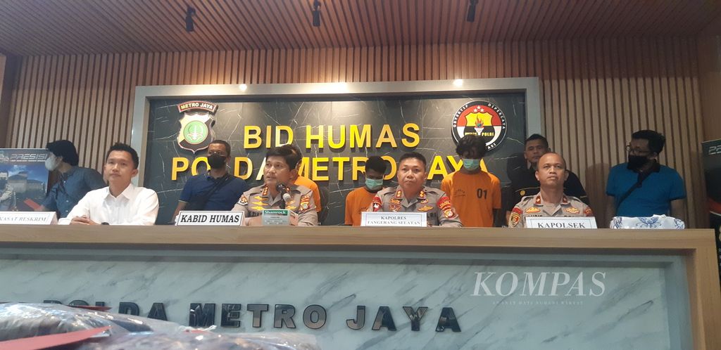 Polda Metro Jaya, Rabu (29/6/2022), di Jakarta, merilis kasus pencurian dengan kekerasan yang menyebabkan satu orang meninggal di Serpong Utara, Kota Tangerang Selatan.