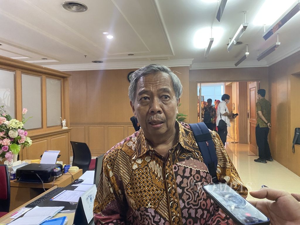 Ketua Harian Dewan Pertimbangan Pembangunan Kota Semarang Sudharto P Hadi
