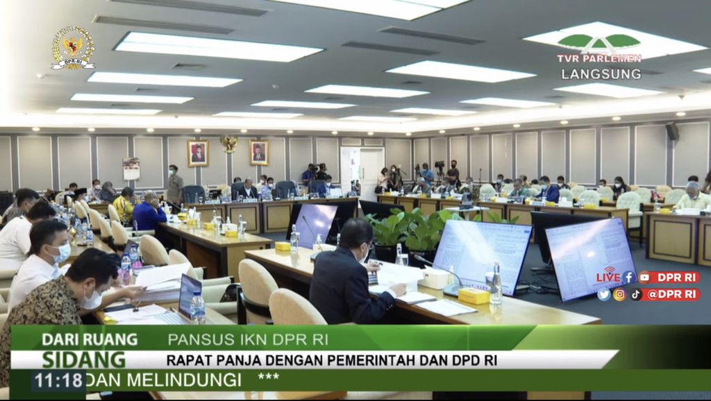 Suasana Rapat Panitia Khusus Rancangan Undang-Undang Ibu Kota Negara antara DPR dan pemerintah, Senin (17/1/2022), di Kompleks Parlemen, Senayan, Jakarta.