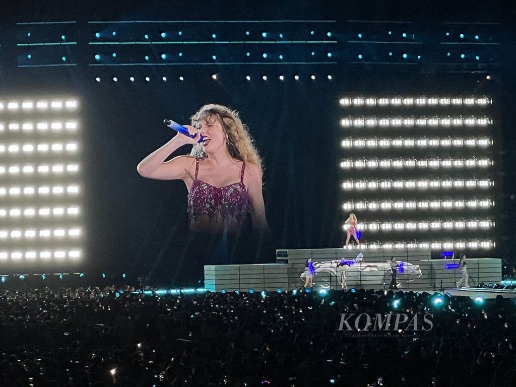 Konser Taylor Swift: The Eras Tour di National Stadium, Singapura, Senin (4/3/2024). 