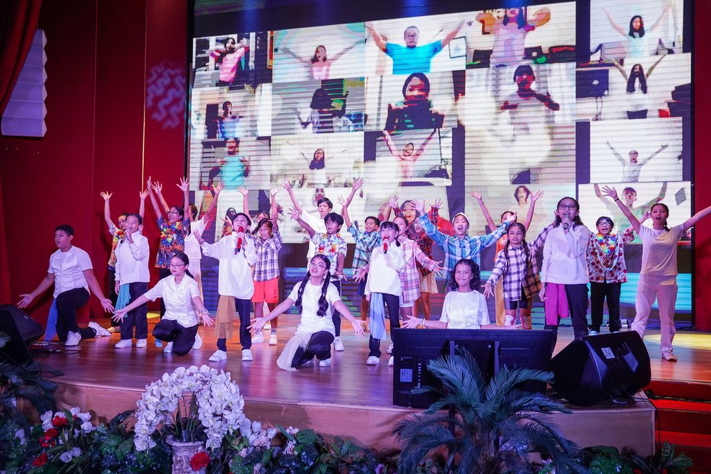 Pertunjukan <i>Untukmu Kawan, Gemala Bernyanyi</i>, Minggu (30/6/2024), di Auditorium Perpustakaan Nasional, Jakarta.