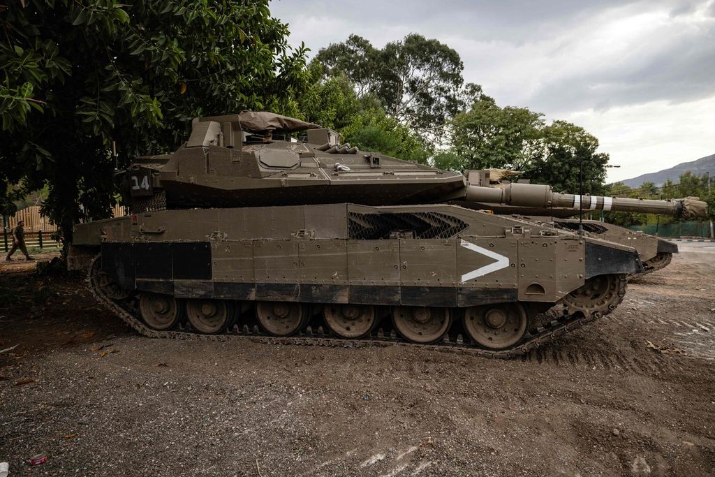 Tank Merkava Israel di dekat perbatasan Israel-Lebanon pada akhir Oktober 2023. Tank itu salah satu simbol kedigdayaan teknologi militer Israel,