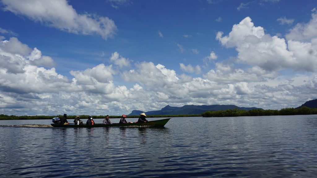 Bentang alam Taman Nasional Danau Sentarum di Kabupaten Kapuas Hulu, Kalimantan Barat, Minggu (6/2/2022).