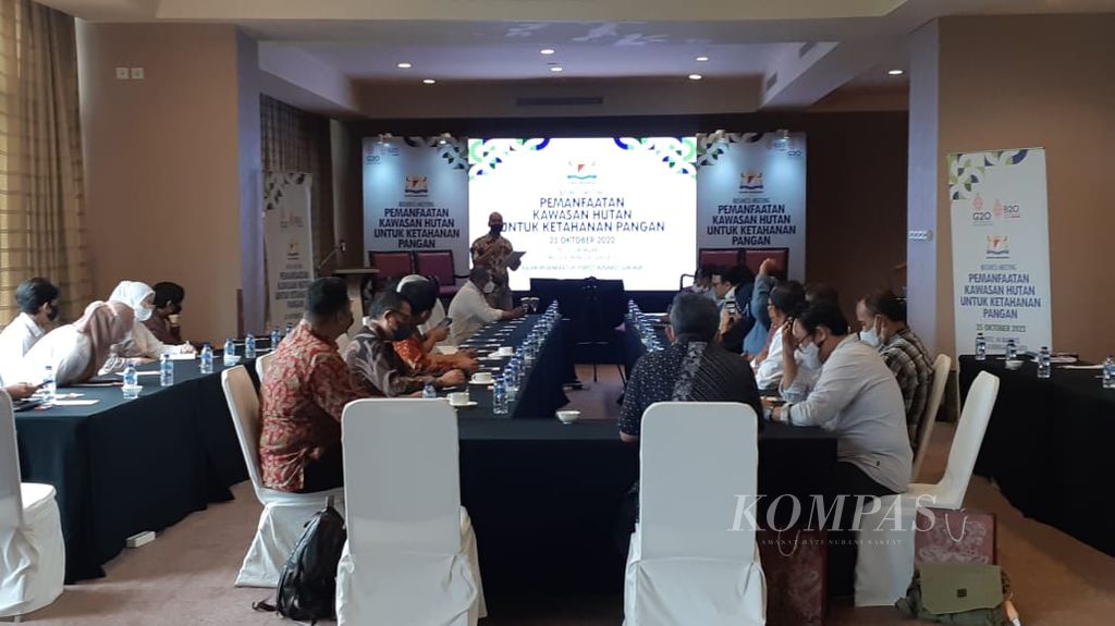 Dialog business meeting terkait pemanfaatan kawasan hutan untuk ketahanan pangan di Jakarta, Selasa (25/10/2022).