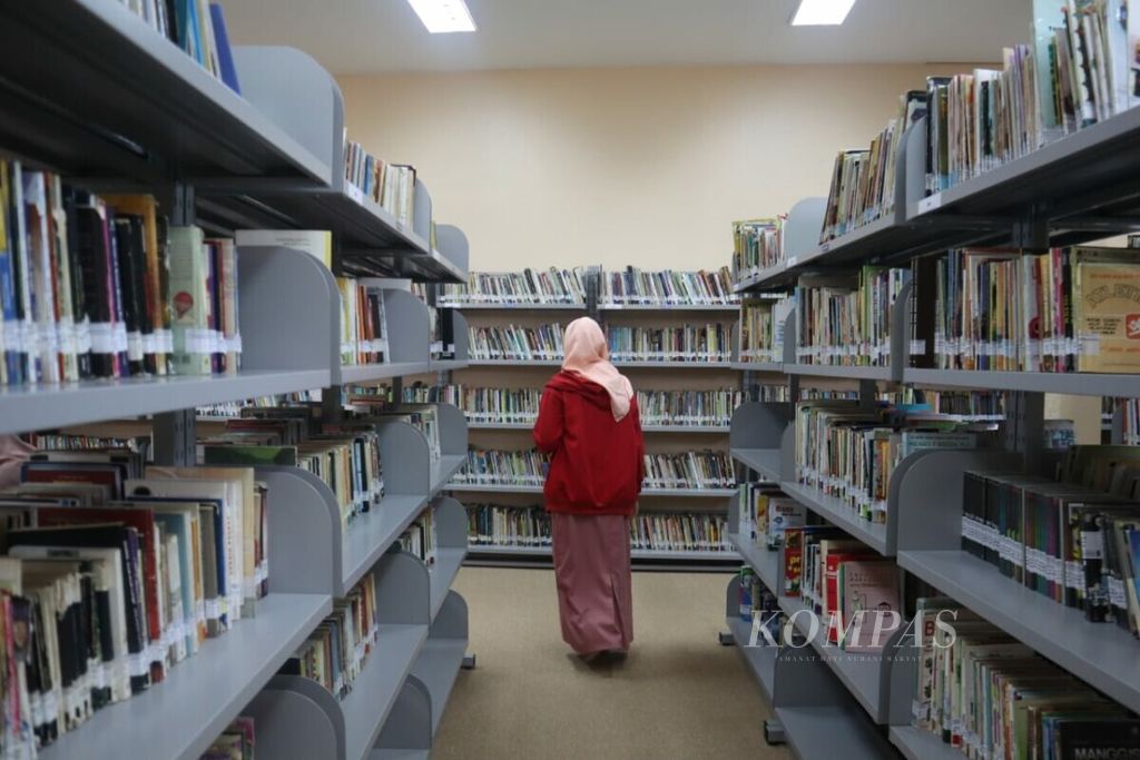 Suasana tenang mendominasi ruangan Perpustakaan Digital Purwakarta, Jawa Barat, Kamis (30/1/2020). Perpustakaan ini memiliki koleksi buku 17.389 judul dan 42.708 eksemplar.