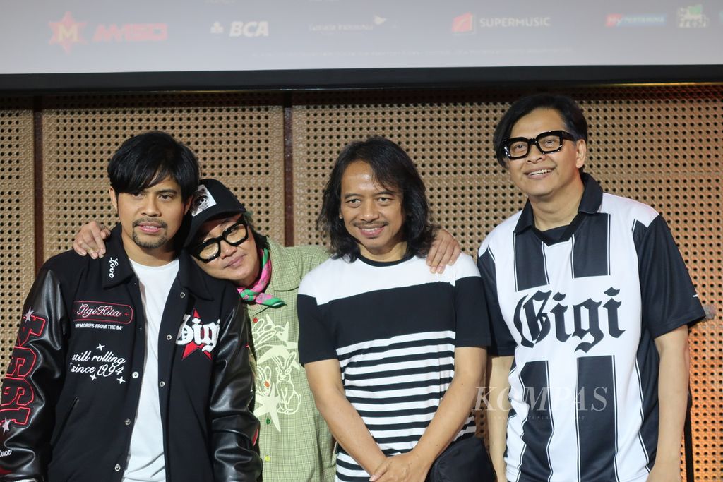  Suasana konferensi pers Konser GIGINFINITY’: 30 Tahun Gigi Berkarya” di Galeri Indonesia Kaya, Jakarta, Rabu (31/7/2024). Tampak grup musik Gigi berpose untuk media. 