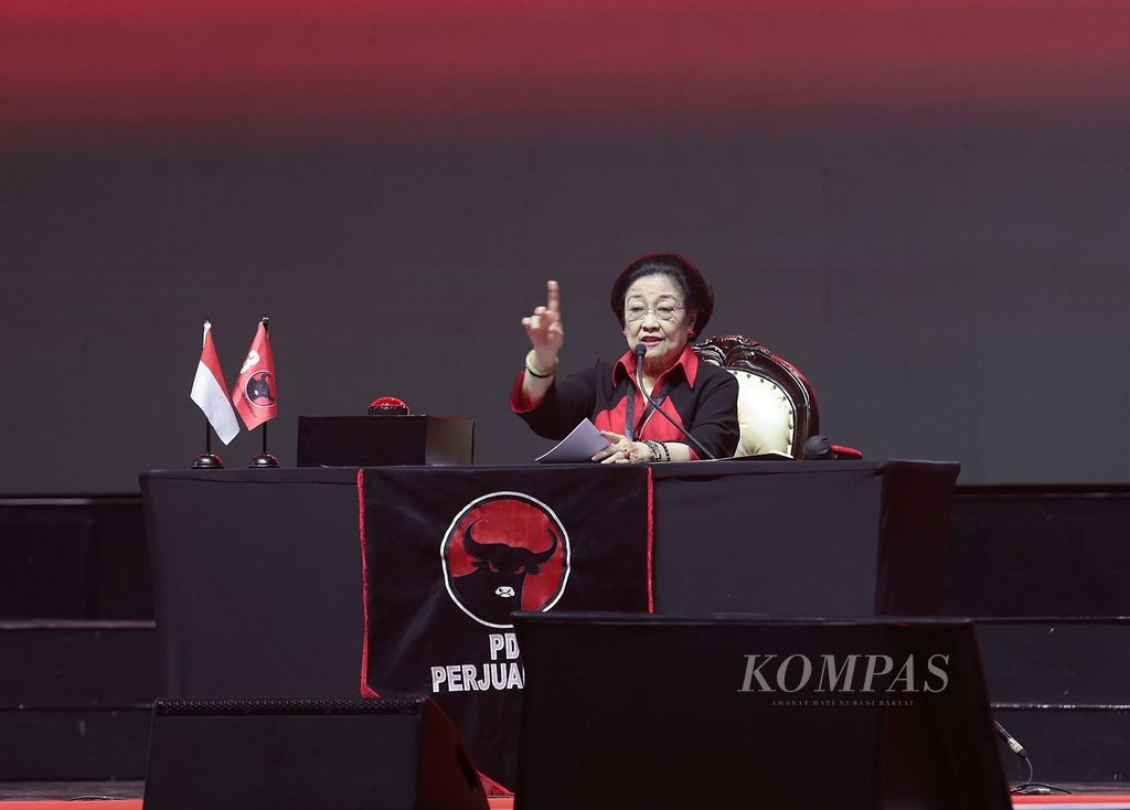 Ketua Umum PDI-P Megawati Soekarnoputri melakukan pidato politik saat puncak acara HUT Ke-50 PDI-P di Jakarta, Selasa (10/1/2023). Perayaan HUT digunakan PDI-P sebagai bagian konsolidasi partai dalam rangka pemenangan pemilu.  