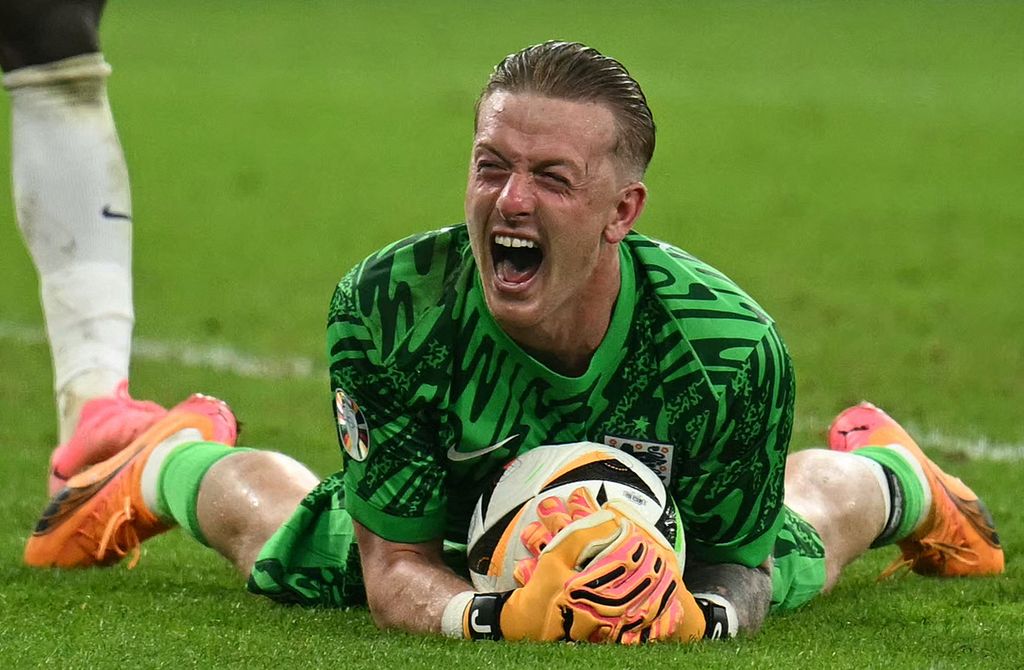 Reaksi penjaga gawang Inggris, Jordan Pickford, dalam pertandingan babak 16 besar Piala Eropa antara Inggris dan Slowakia di Gelsenkirchen, Jerman, Minggu (30/6/2024). 