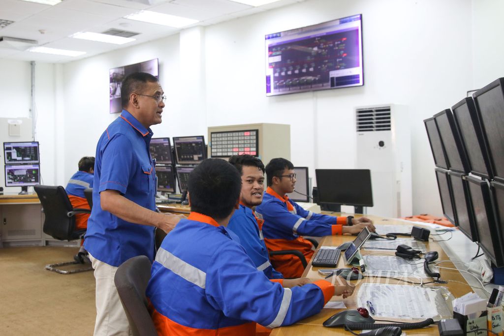 Rahmad Pribadi, who is currently the CEO of PT Pupuk Indonesia, was in the control room of the PKT plant in Bontang, East Kalimantan, on Sunday (July 23, 2023).