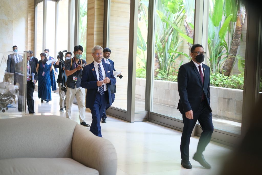 Menteri Luar Negeri India Subrahmanyam Jaishankar tiba di Hotel Mulia di Nusa Dua, Kabupaten Badung, Bali, Kamis (7/7/2022). India dan Indonesia menggelar pertemuan bilateral menjelang Pertemuan Para Menteri Luar Negeri G20.