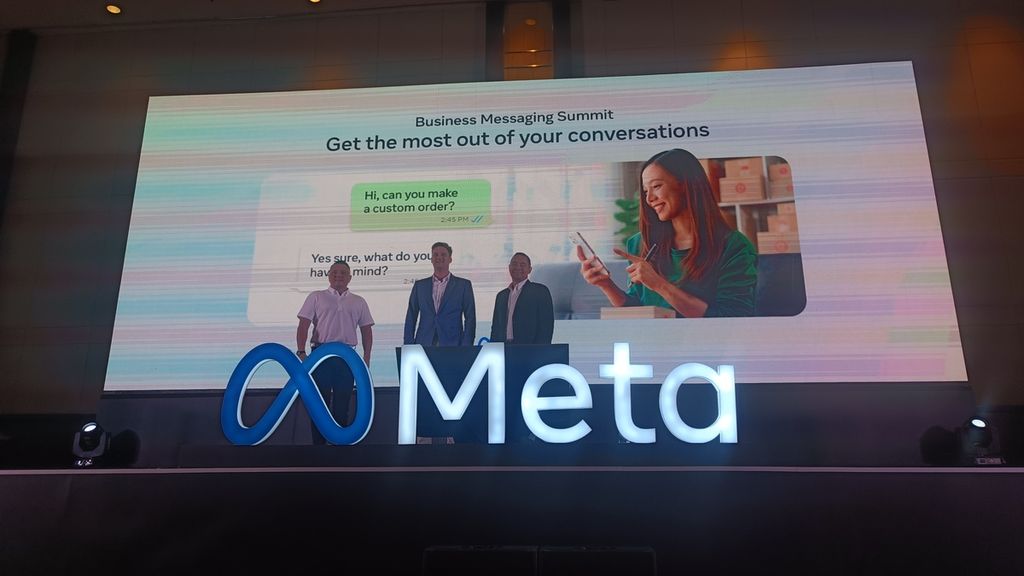 (dari kiri ke kanan) Country Director untuk Meta di Indonesia, Pieter Lydian, Chief Executive Officer Lamudi.co.id Mart Polman, Vertical Lead untuk Meta di Indonesia Aldo Rambie dalam acara Meta Business Update & Business Messaging, di Jakarta, Selasa (16/5/2023).