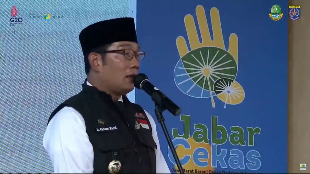 Gubernur Jawa Barat Ridwan Kamil meluncurkan kampanye Berani Cegah Tindakan Kekerasan atau Jabar Cekas di SMA Negeri 4 Kota Depok, Jawa Barat, Jumat (8/4/2022). Gerakan ini diharapkan menurunkan kasus kekerasan terhadap perempuan dan anak. 