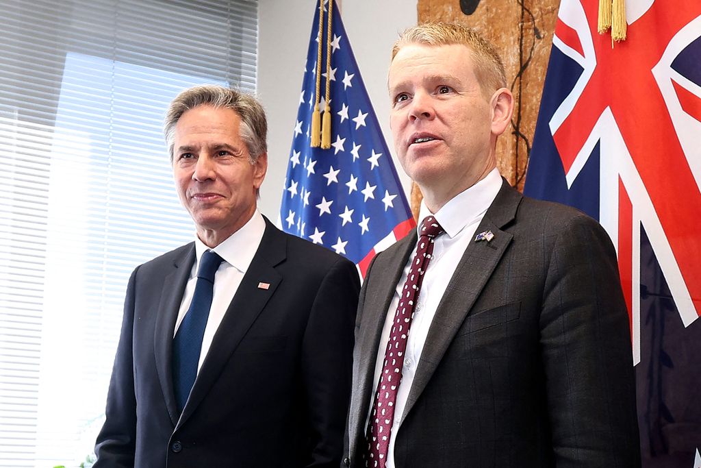 Perdana Menteri Selandia Baru Chris Hipkins menerima Menteri Luar Negeri Amerika Serikat Antony Blinken (kiri) di Wellington, Selandia Baru pada Kamis (27/7/2023). Mereka antara lain membahas sikap Selandia Baru soal AUKUS. 