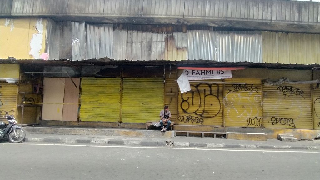 Tiga kios yang terdampak kebakaran masih tertutup rapat, Senin (21/11/2022). Kios tersebut berada di kawasan Pasar Pagi Asemka, Kelurahan Pinangsia, Taman Sari, Jakarta Barat.